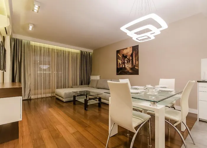 Old Town Luxury Apartment